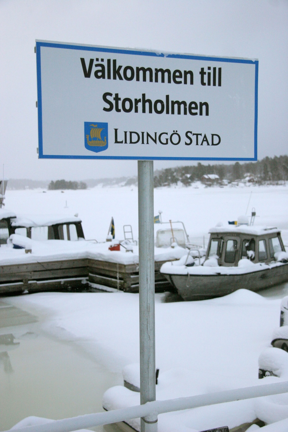 Nya skyltar välkomnar besökare till Storholmen.jpg