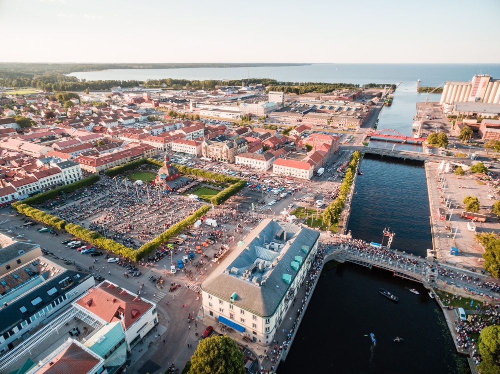 Flygbild över Lidköpings stadskärna.
