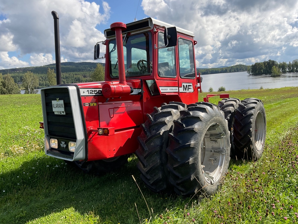 Stefans ögonsten i Bollnäs, en Massey Ferguson 1250, auktionerades nyligen för en rekordsumma på Klaravik.