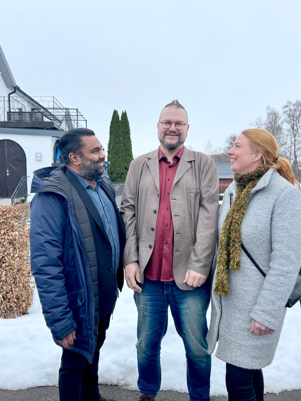 Kommunstyrelsens ordförande Daniel Andersson, kommunstyrelsens andre vice ordförande Peter Andréasson och kommundirektör Cecilia Trolin.