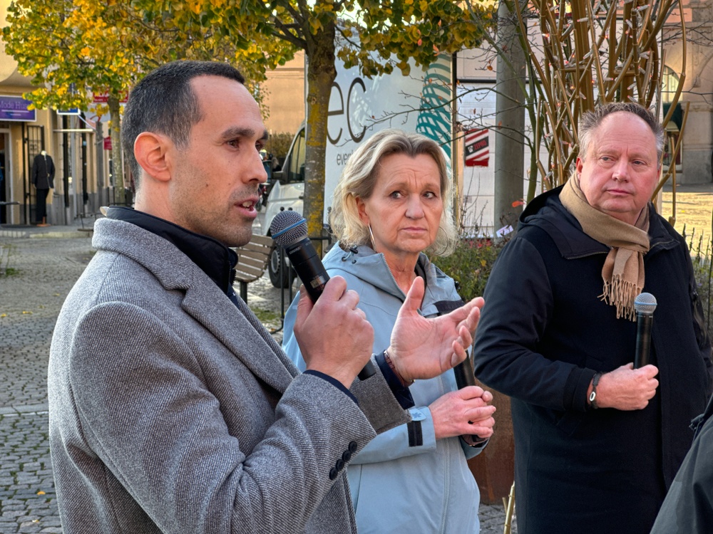 Fr.v: Aljoša Lagumǆija, VD Södertälje City. Boel Godner (S), Kommunstyrelsens ordförande. Tomas Björck, Ordf. Södertälje City