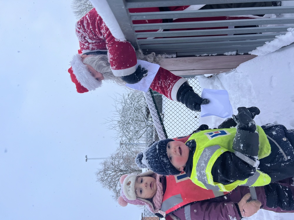 Tomten besöker Stallaholms förskola i Nossebro. 