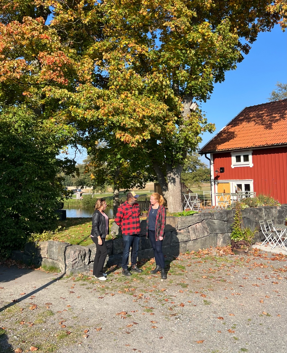 Kommunutvecklare Pernilla Nilsson, kommunstyrelsens ordförande Daniel Andersson och kommundirektör Cecilia Trolin.