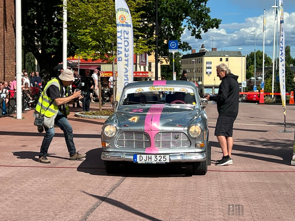 En Amazon till ära för Bröstcancerforskningen - Rosa Rallyrattars bil är av det unika slaget. 