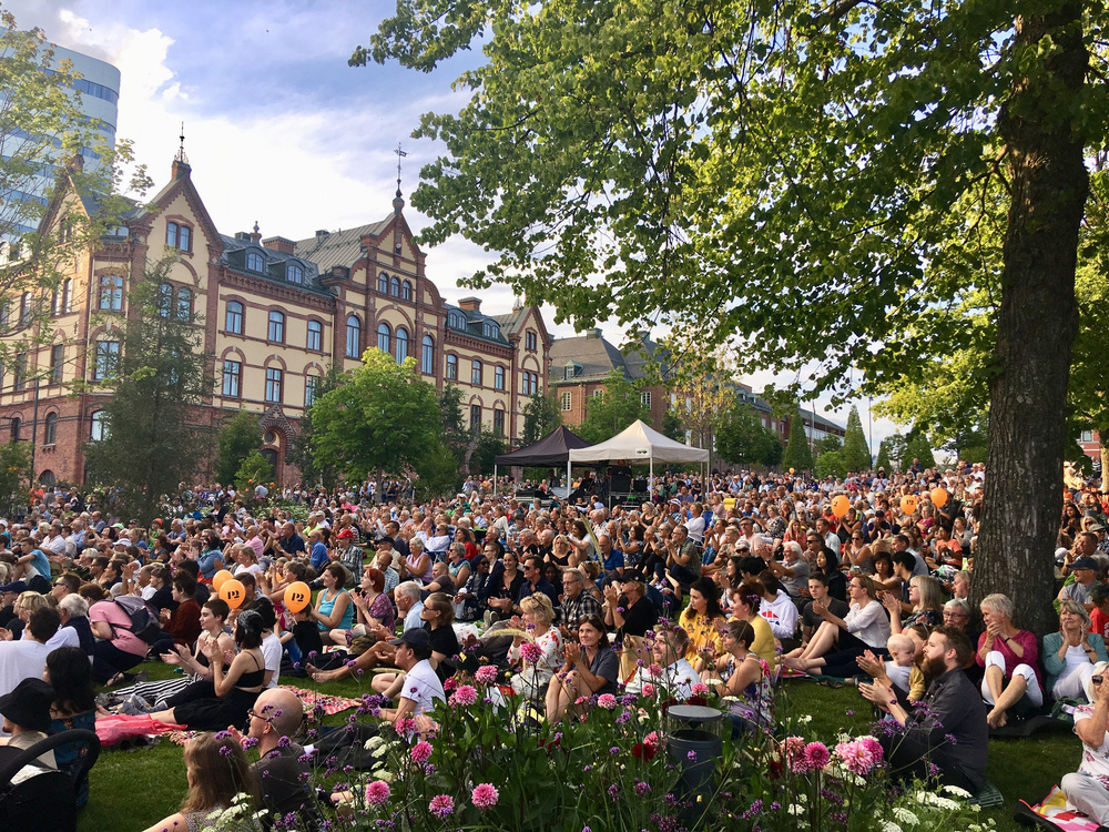 Norrlandsoperans symfoniorkester med solister spelar en gratiskonsert i Rådhusparken i Umeå den 17 augusti. 