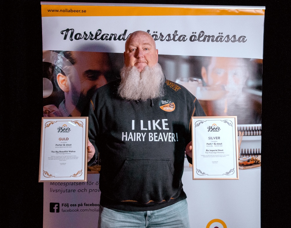 Mikael Karlsson på Pine Ridge Brewery tog emot diplomen för guld och silver i kategorin porter och stout för The Big Beautiful Walrus (guld) och Älv Imperial Stout (silver).
