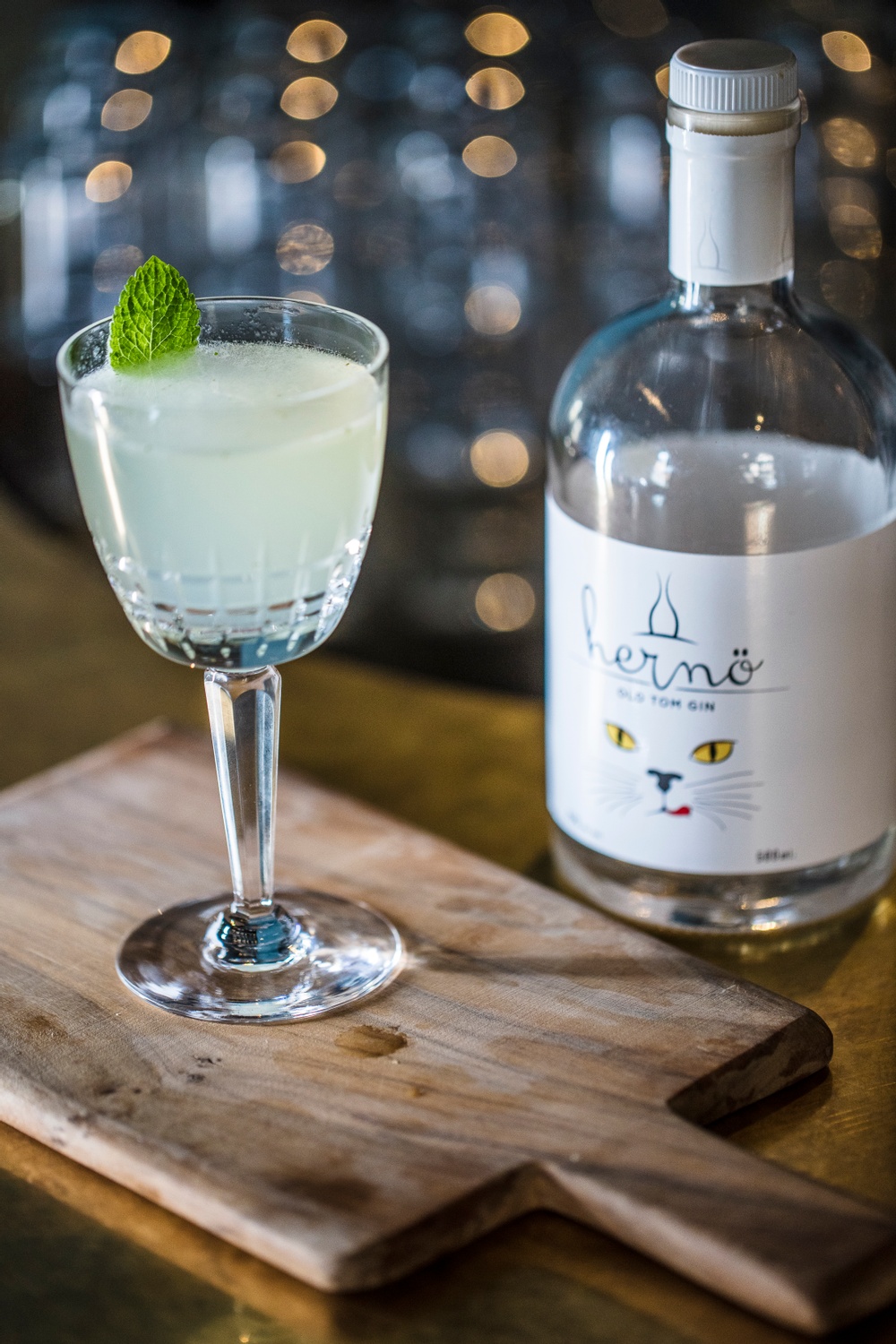 Our smooth cat Hernö Old Tom Gin gives minty South side a sweet caresse that makes it very palatable. This is really the death of Mojito.

Ingredients:
50 ml Hernö Old Tom Gin
20 ml lemon juice
20 ml simple syrup
5 sprigs of mint

Preparation:
Pour Hernö Old Tom Gin, lemon juice, simple syrup and sprigs of mint into a shaker. Shake everything with ice for about 15 seconds. Fine strain in to a chilled cocktail glass.