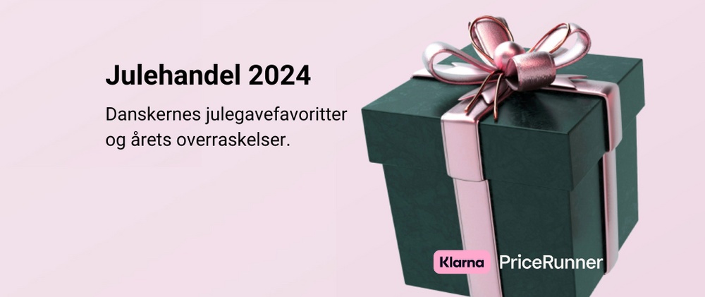 Julen 2024 - julegavefavoritter og årets overraskelser. Billede af en stor mørkegrøn pakke med lyserødt bånd og sløjfe på.