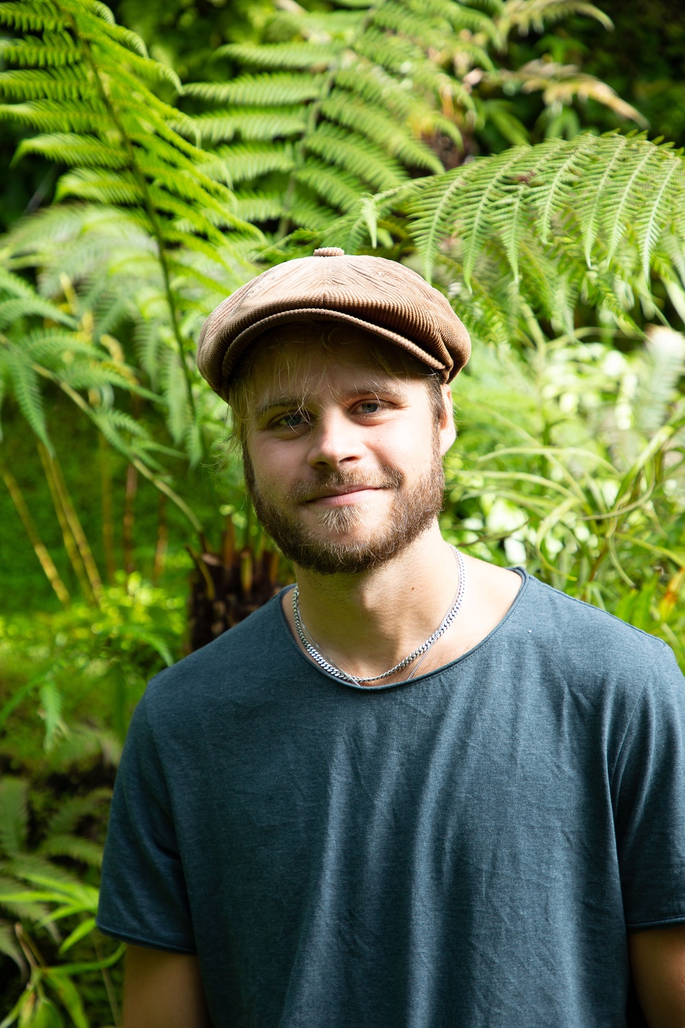 Anton Sundin är trädgårdsmästare med stor passion för jord- och hållbarhetsfrågor.