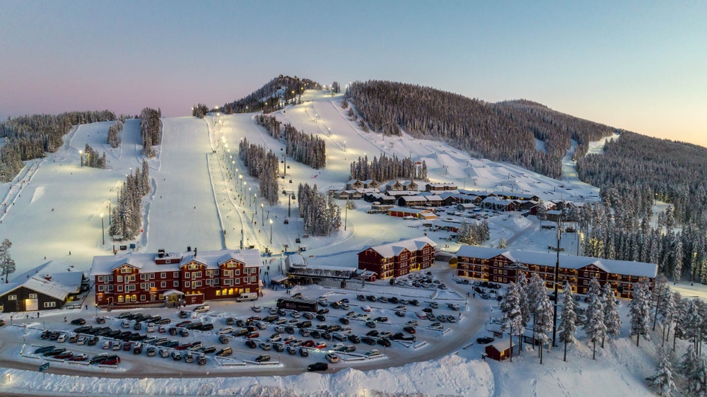 Drönarvy över Tranantorget på Kläppen Ski Resort