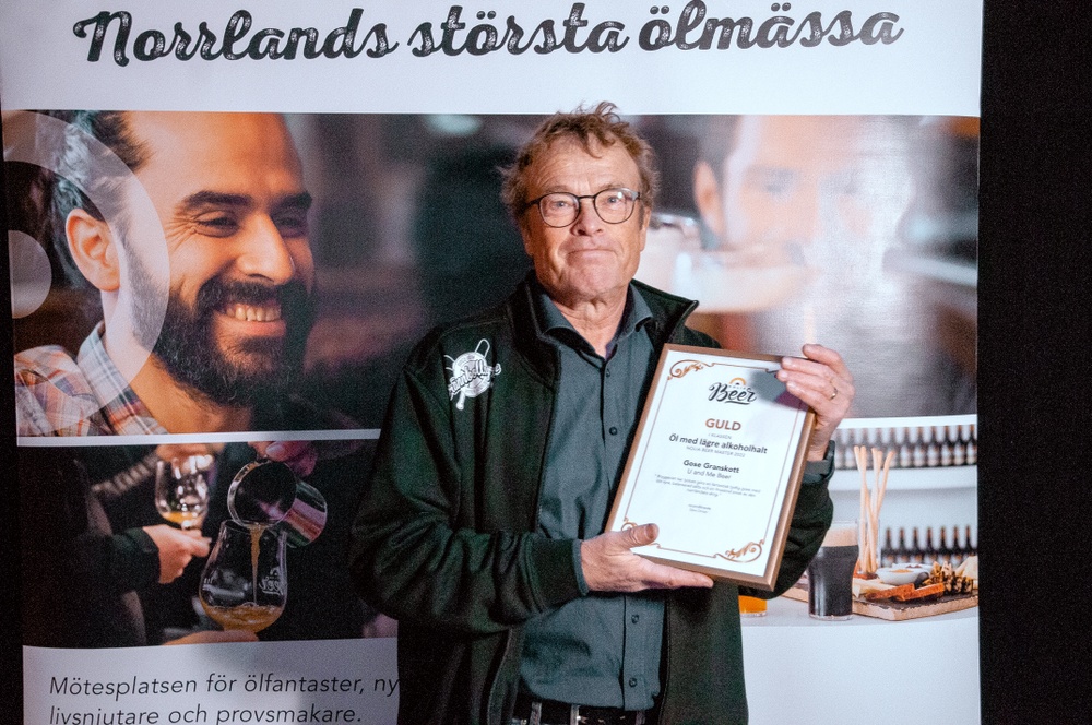 Lars Nordström från U and Me Beer tog emot diplomet för guld i kategorin öl med lägre alkoholhalt för sin Gose Granskott. 