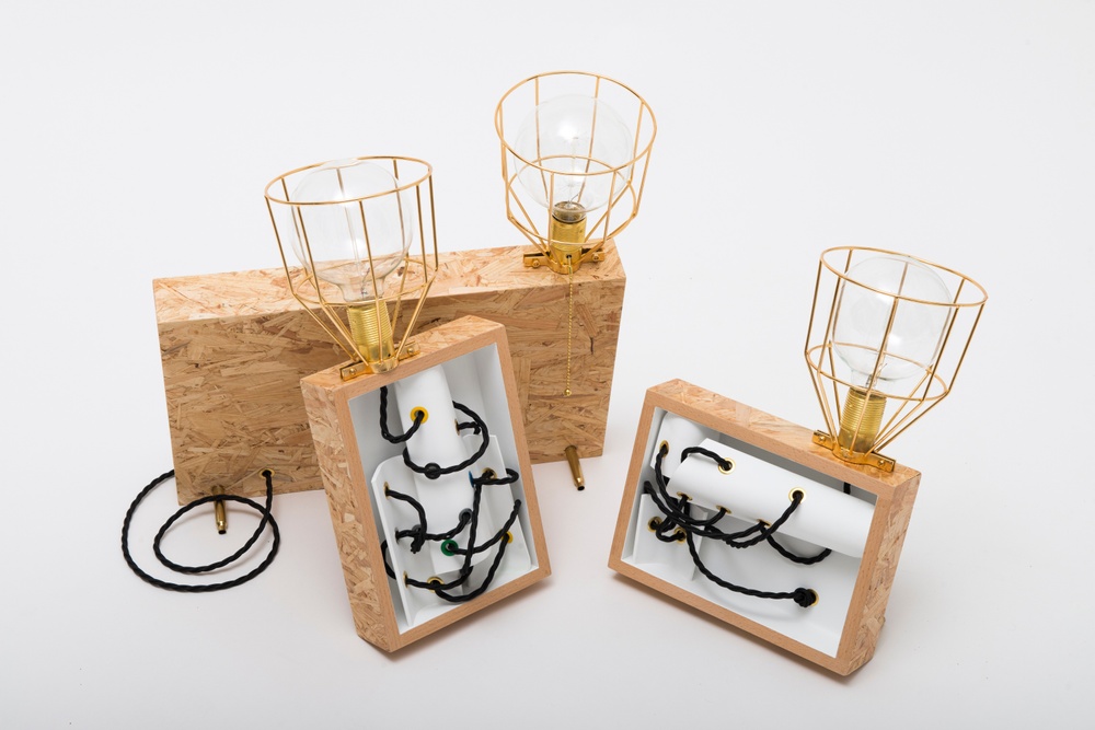 Work lamps with exposed wiring that illustrates the Brazilian concept of gambiara.