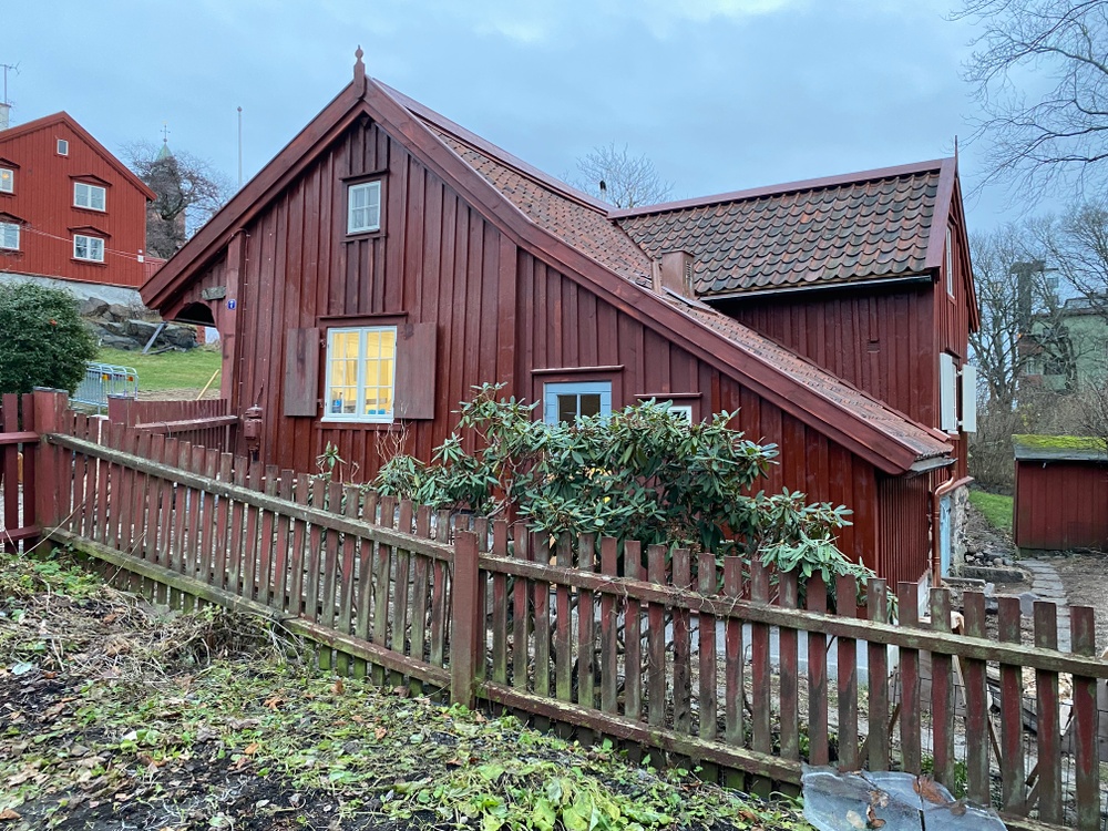 Ett av Göteborgs äldsta trähus, Gilgalhuset i Gathenhielmska reservatet har renoverats från grund till tak.