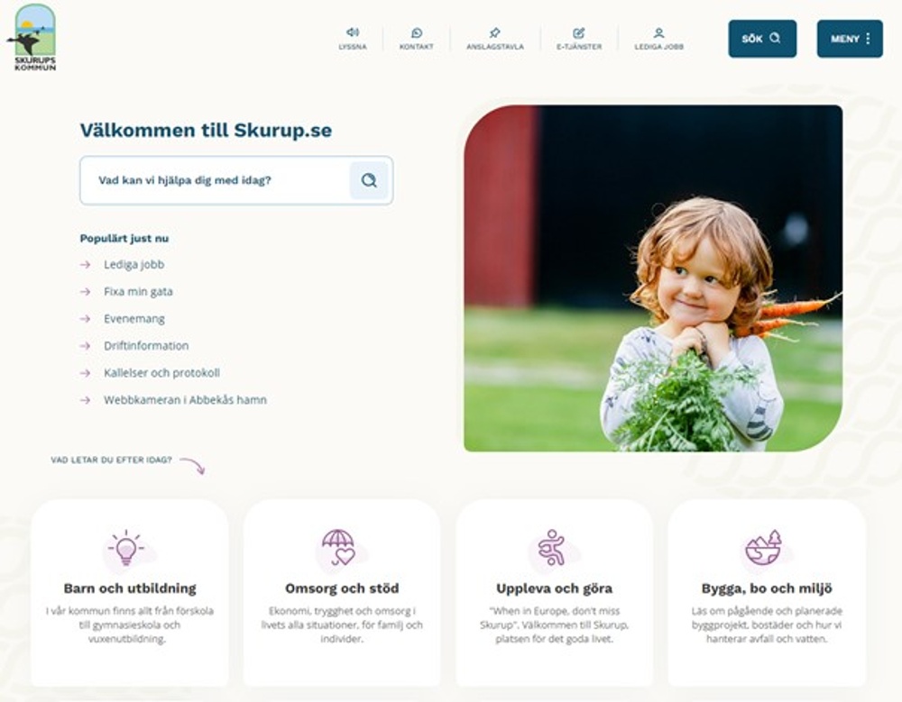 En bild på en webbsida, Skurups logotyp, ikoner, rubriken välkommen till Skurups kommun, bild på ett barn som står med morötter i handen.
