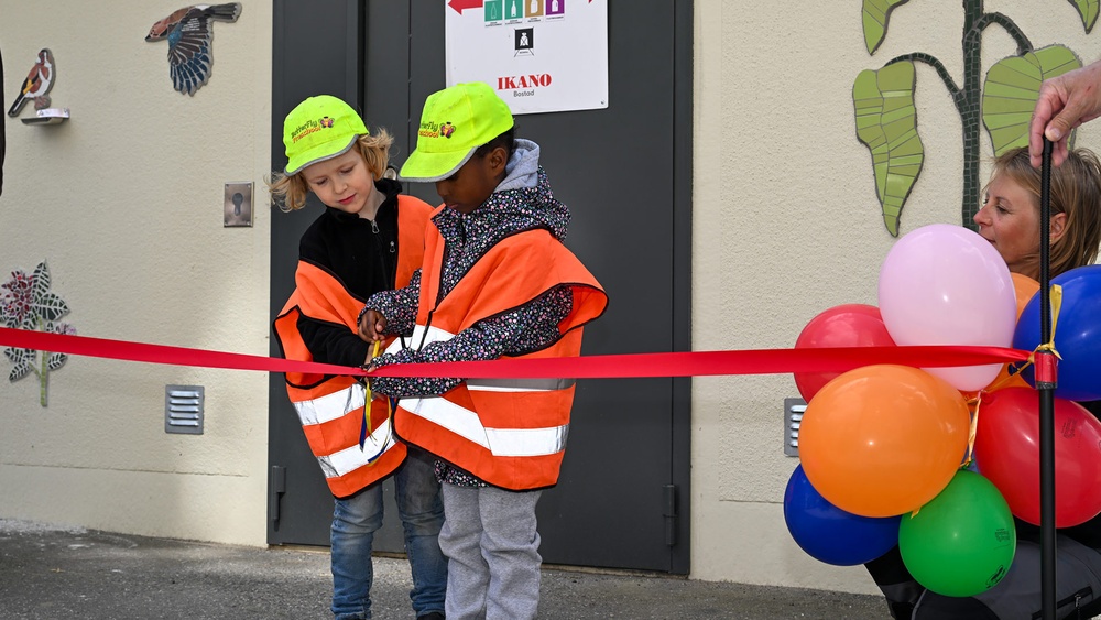 Barn från förskolan Butterfly invigde konsten