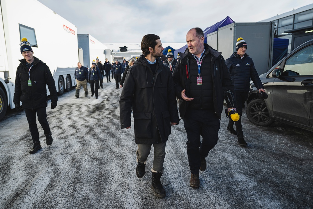 Prince Carl Philip and FIA vice president Robert Reid visited the Umeå Service Park during the friday. Foto: Rally Sweden/McKlein. 