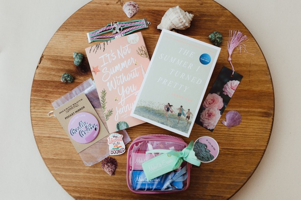 5 Trendy Subscription Boxes for Tween Book Clubs | Cratejoy