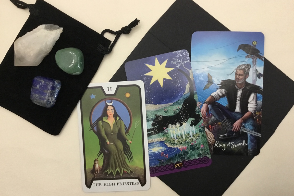 Tarot and Crystal Combo: Random Draw of 3 cards and 3 crystals Photo 1