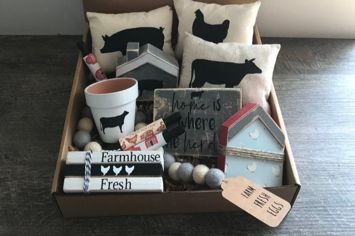 Monthly Home Decor Holiday Box Photo 1