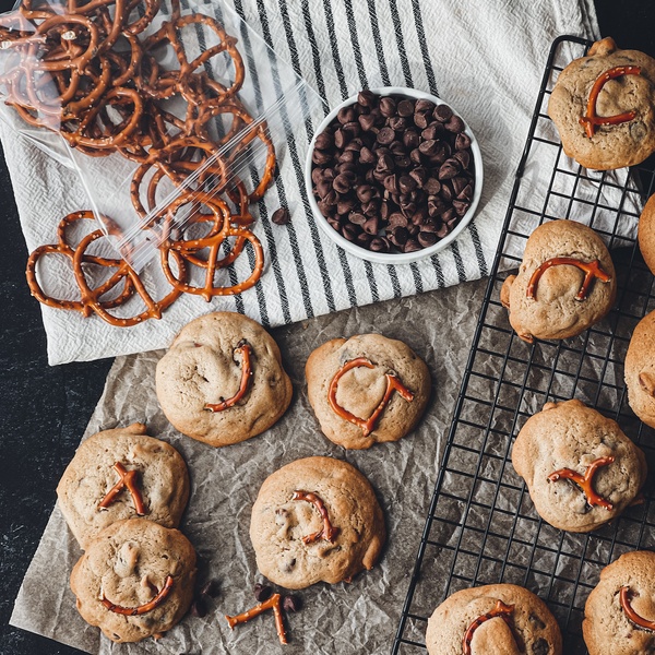 Peanut Butter Pretzel Cookies