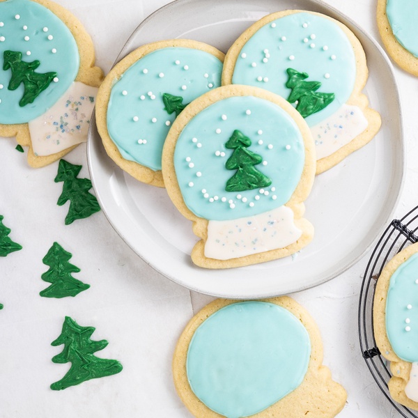 December 2021 - Winter Wonderland Snow Globe Cookies