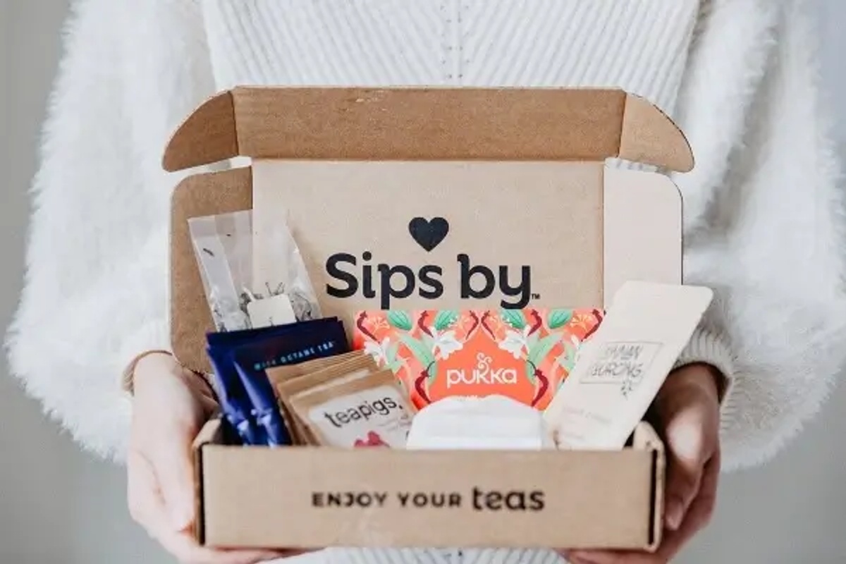 Gift Boxes for Your Girlfriend That Feel Personalized to Her