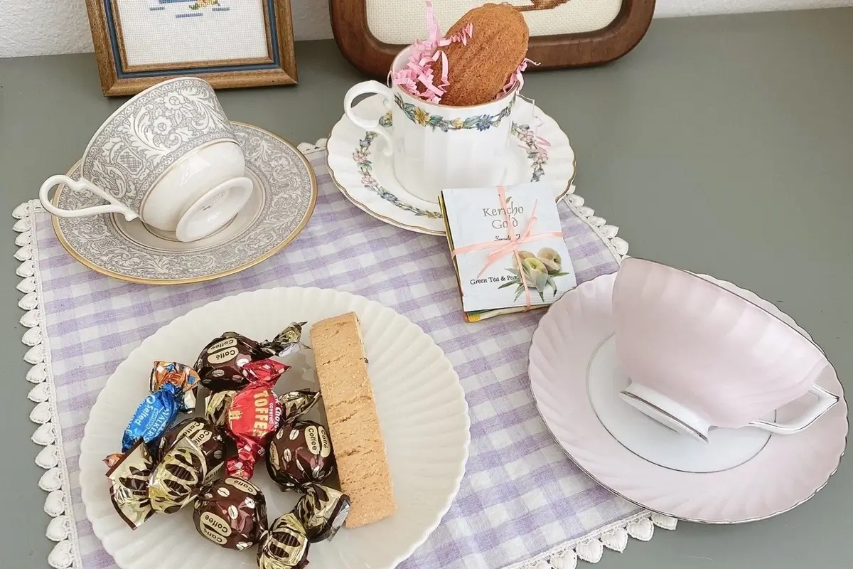 Have a Pretty Little Vintage Teatime with These Decor & Tea Boxes