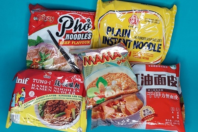 ITADAKIBOX Asian Ramen Variety Snack Box Photo 1