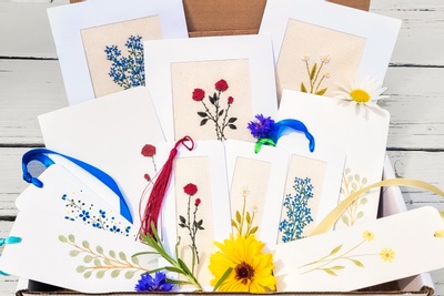 Flowers and Plants Theme, Greeting Cards and Bookmarks, Gift Set Photo 1