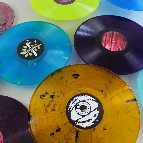 Vinyl Moon Review: Record Subscription Box Pricing, Artists, Music LPs
