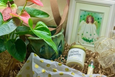 Candle & Bloom Box Photo 3