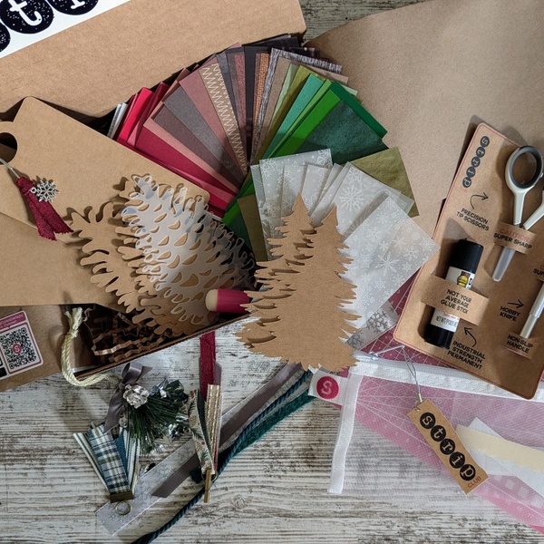 Evergreen & Pinecone Gift Tags - November '24 Box