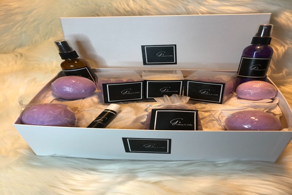 Luxury Lavender Gift Box Photo 1