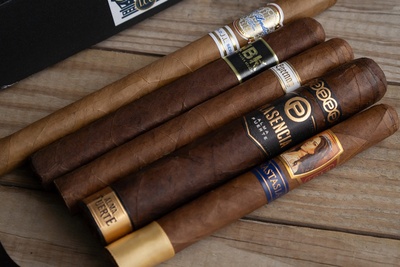 Platinum Subscription Luxury Cigars Monthly (Low Availability) Photo 2