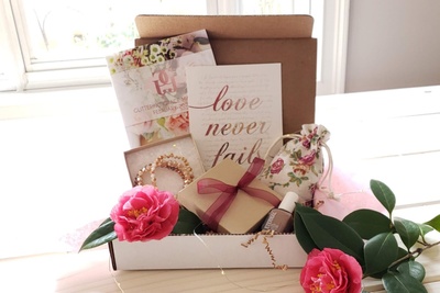 Glittering Grace Womens Magazine & Gift Boxes Photo 1