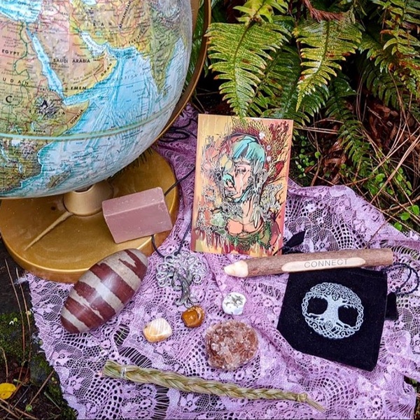 Earth Energy Enlightened Box // November 2019