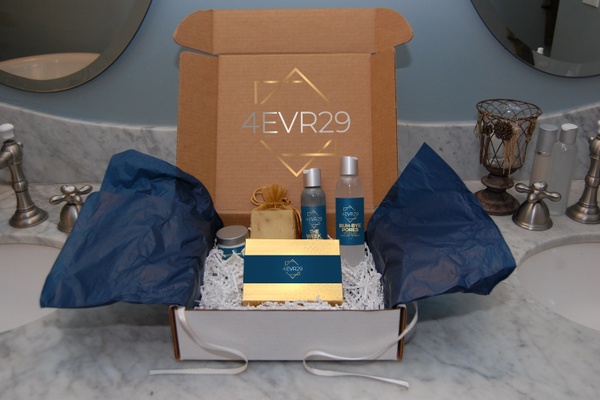 4EVR29 Monthly Subscription Box - Beautiful You Delivered Photo 1