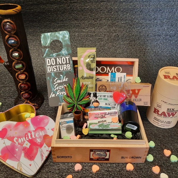 Stoner Bundle 420 Accessory Gift Box - February 2020