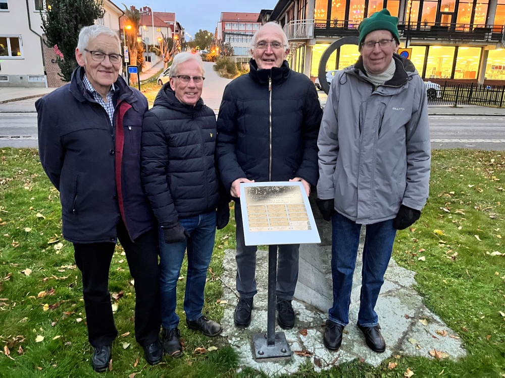 Vid lördagens ceremoni kunde de fyra; Lars Åstrand, Linköping, Jan Gedahl, Motala, Per-Åke Larsson, Linköping och Kjell Höiås, Skara, se sina namn på den skylt av järn bredvid jubileumsskulpturen tillsammans med de 14 cyklister som redan genomfört 50 lopp.