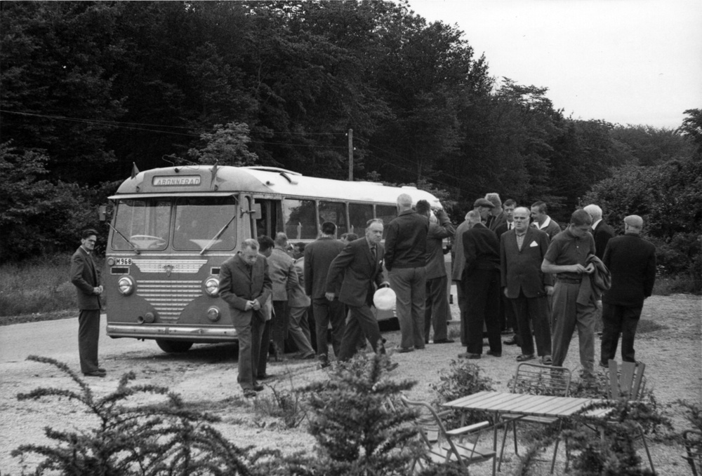 Årligen anordnades utflykter med buss till bland annat caféer, trolleriföreställningar och filmvisningar. Foto omkring 1950.
Bildkälla: Region Skånes medicinhistoriska samling
Fotograf: Okänd
