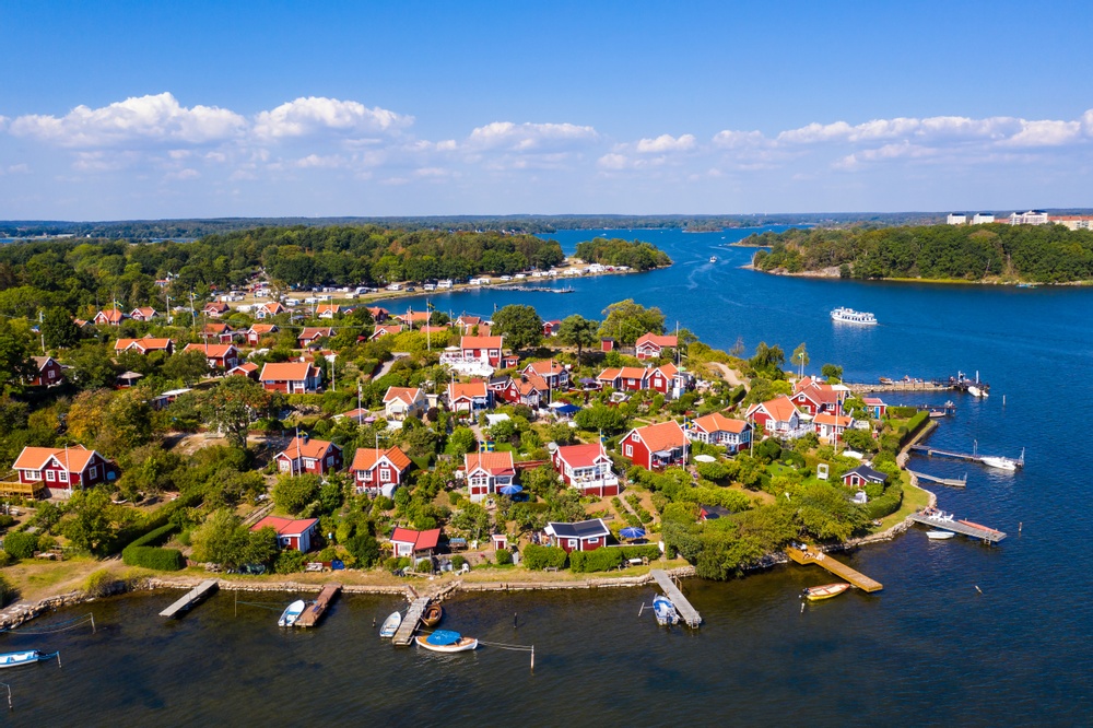 Brändaholm med kolonistugor och riktig skärgårdsidyll belägen precis utanför Karlskrona centrum.