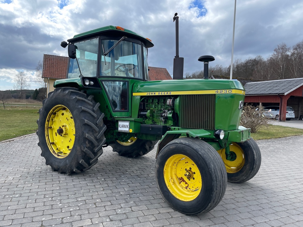 För traktorn i tiden! En John Deere 4230-traktor som tidigare tillhört Kung Carl XVI Gustaf i 25 år auktioneras just nu på Klaravik. 