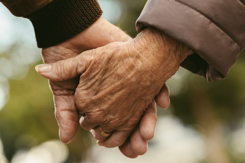 Projektbild i Bräckediakonis arvfondsprojekt "I nöd och lust" som handlar om att utveckla ett nytt stöd för äldre anhöriga som vårdar sin partner i det gemensamma hemmet.