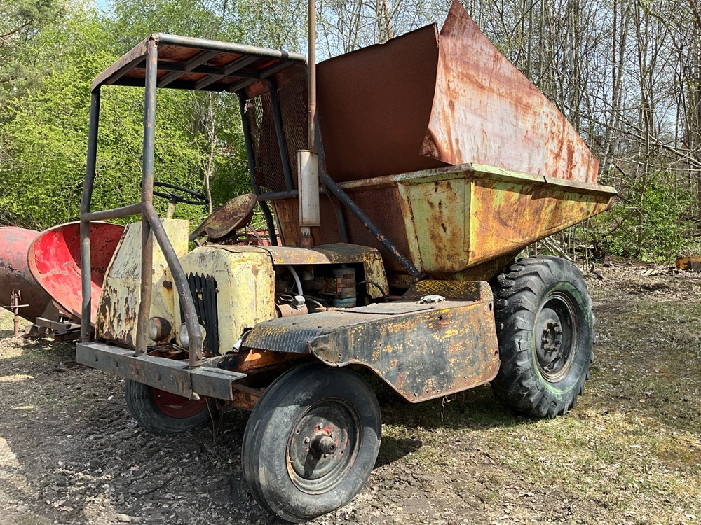 Världens sista Åkerman-dumper letar ny ägare! Den sällsynta reliken är nu redo att lämna Strängnäs, via försäljningen på Klaravik.