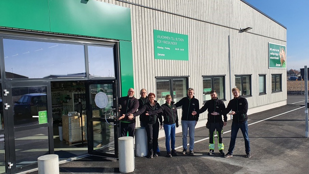 Nu öppnar Derome dörrarna till den nya bygg- och industrivaruanläggningen i Ängelholm. Platschef Birgitta Stenberg och hennes team är redo att välkomna kunderna.     