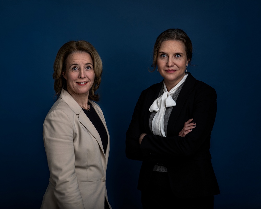 Emma Lennartsson och Maja Fjaestad, författare till Mitt i krisen.