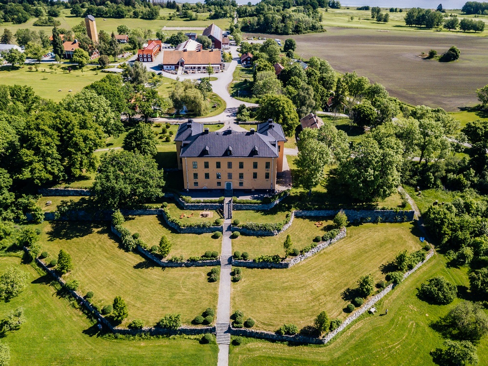 Sigtuna_Wenngarns slott flygbild_Oscar Söderlund.jpg