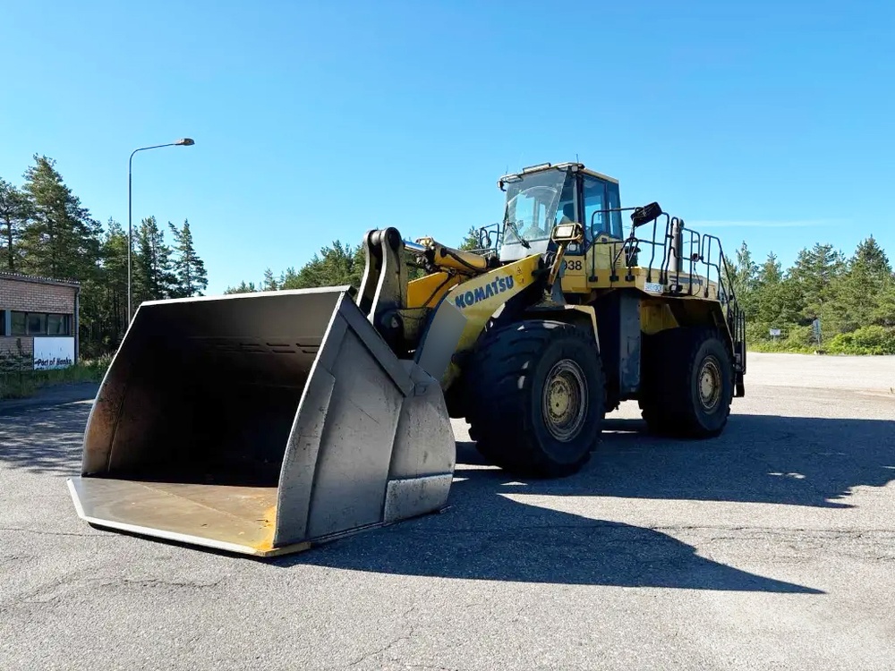 Massiivinen Komatsu WA600-6 löysi uuden omistajan eteläisestä Euroopasta