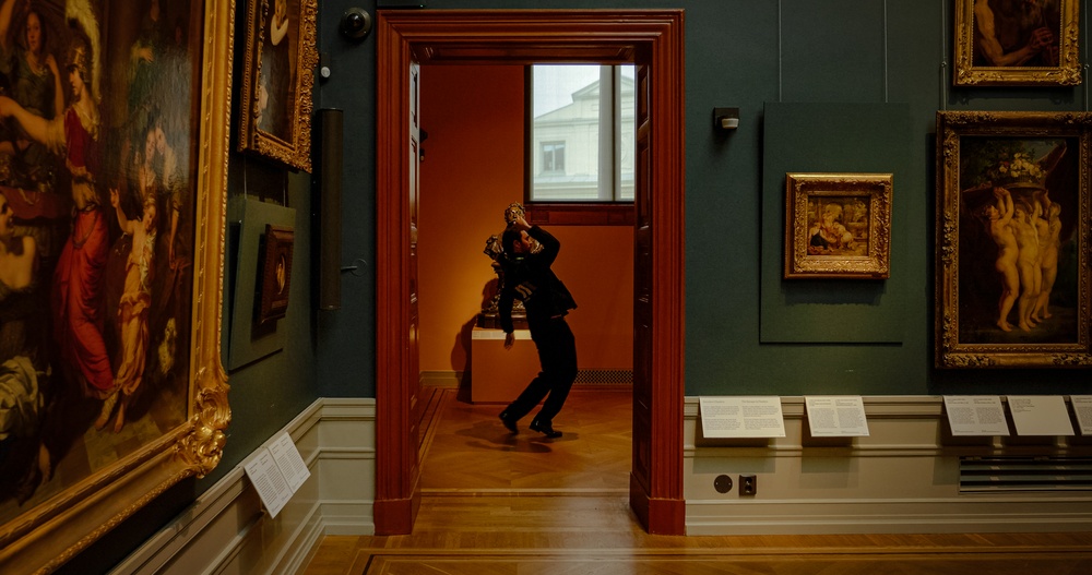 Dansare i Nationalmuseums galleri.