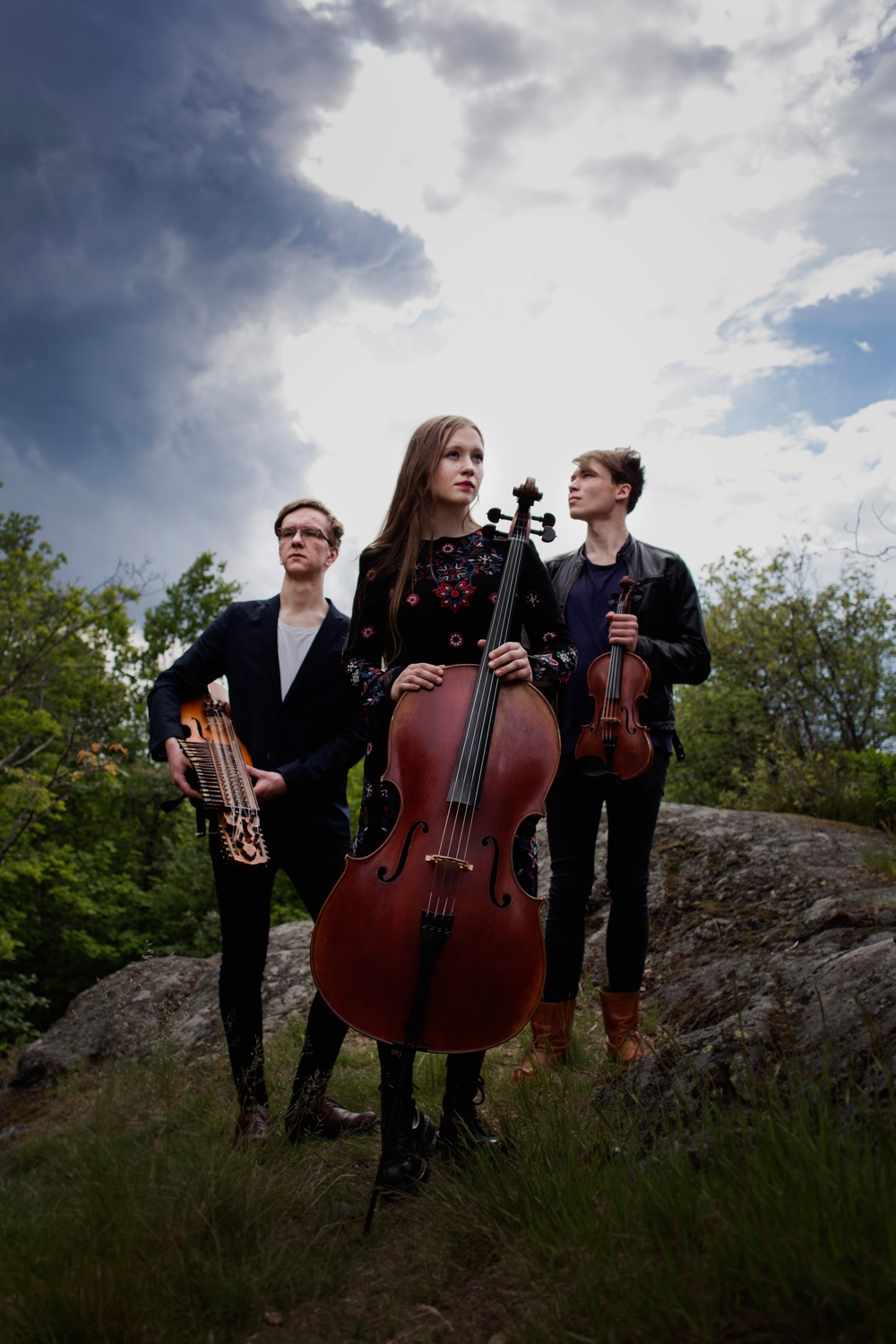 Trio Törn är:
Klara Källström – Cello
Olof Kennemark – Fiol
Petrus Dillner – Nyckelharpa